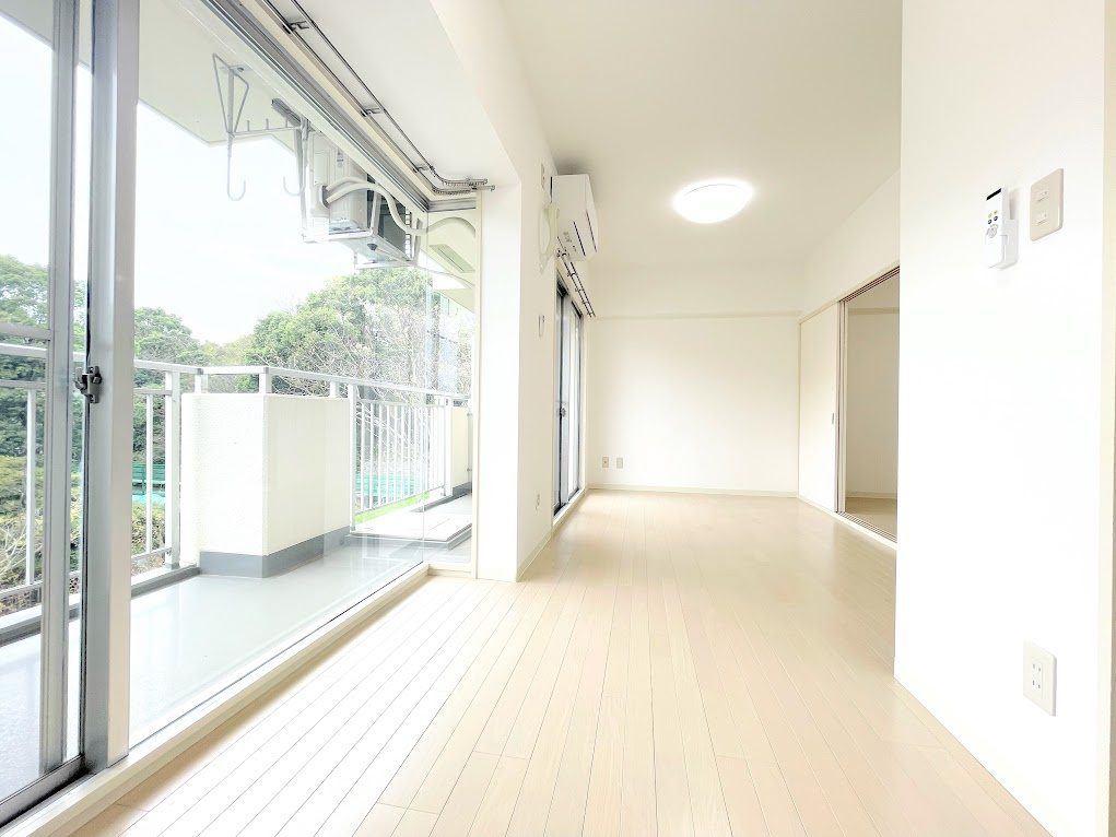 ◆ご家族の会話がはずむ、開放的なＬＤＫです。休日はお陽さまの光をたっぷりととりこめるぽかぽかリビングで過ごしませんか？