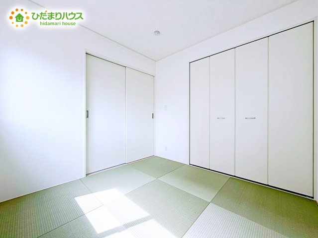 畳の安らぎと洋室の使いやすさをひとつに。くつろぎも実用性も叶える、今の暮らしにちょうどいい洋風和室です。