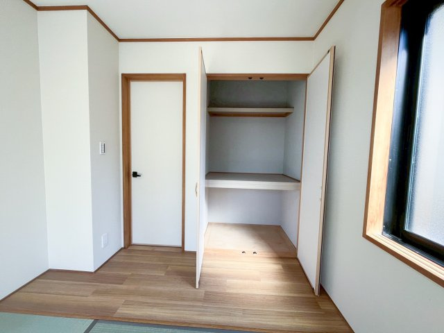 来客用の布団も収納できる押入