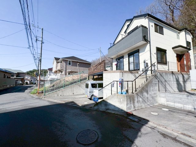 前面道路含む現地写真です
