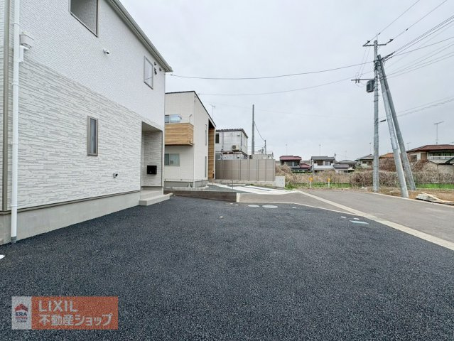 【駐車スペース】現地完成写真。ゆったりとした駐車スペースです。