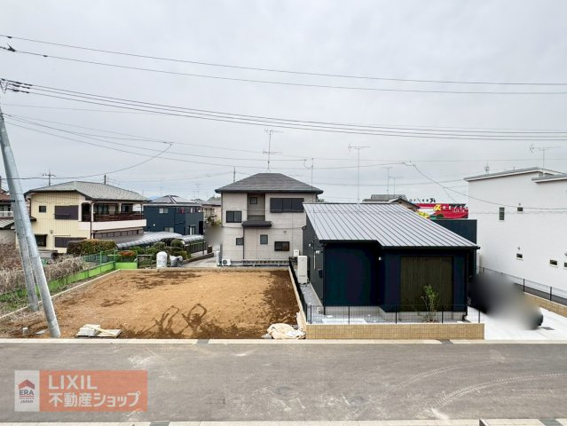 【建物からの眺望】現地完成写真。バルコニーからの景色。十分な間隔が確保されております。