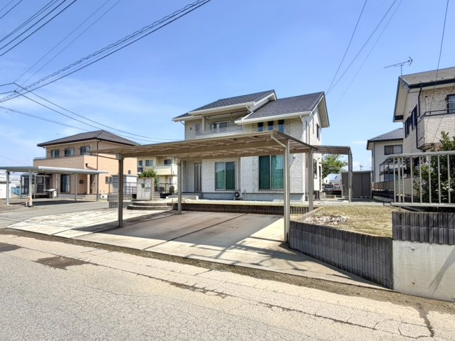 ■外観｜住宅街の中でも圧迫感が少なく、のびのびとした暮らしが叶う立地となっています。