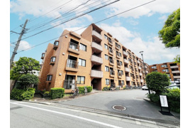 新川崎グランドハイツの外観