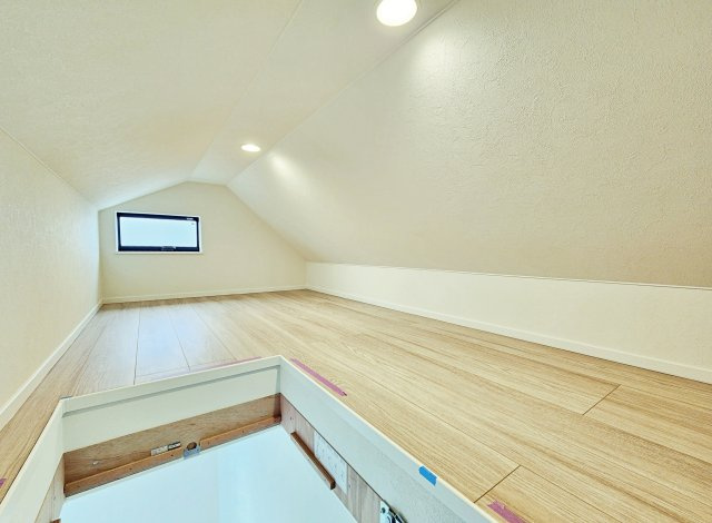 3階バルコニーからの眺望　南向きのワイドバルコニーが2階・3階と2ヵ所にございます　陽当り良好でお洗濯物もしっかりと乾きます　気持ちの良い青空が望め眺望も良好です