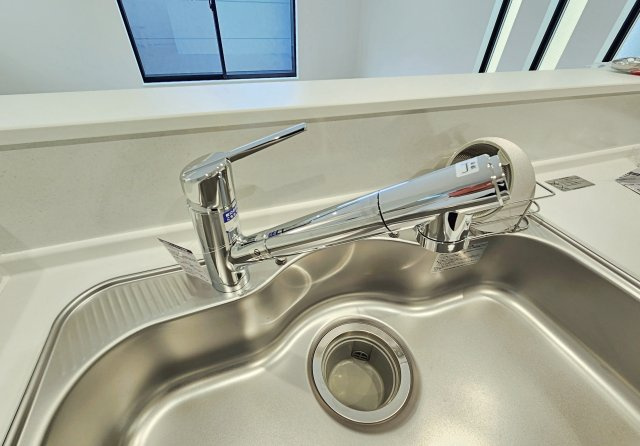 【浄水器】　クリアな水が毎日使え、見た目にもスマートな浄水器一体