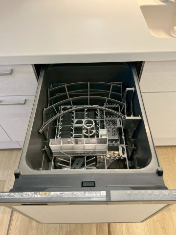 新しいガスコンロで、火力調整も簡単！お料理が楽しくなるキッチンです。