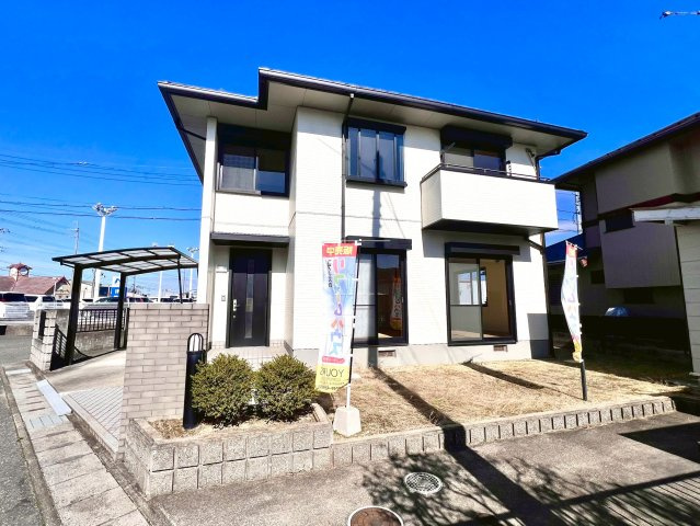 南西向きで陽当たり良好。内外装リフォーム済みの4LDK住宅、駐車2台可能です。