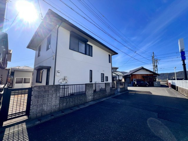 北西側の角地で陽当たり良好！開放感あふれる立地が魅力です。