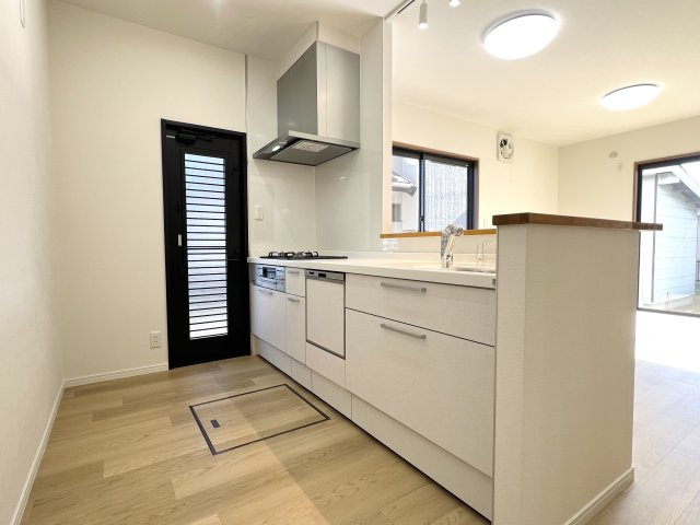 新調済みの洗面台はシンプルで美しく、清潔感あふれる空間に仕上がりました。