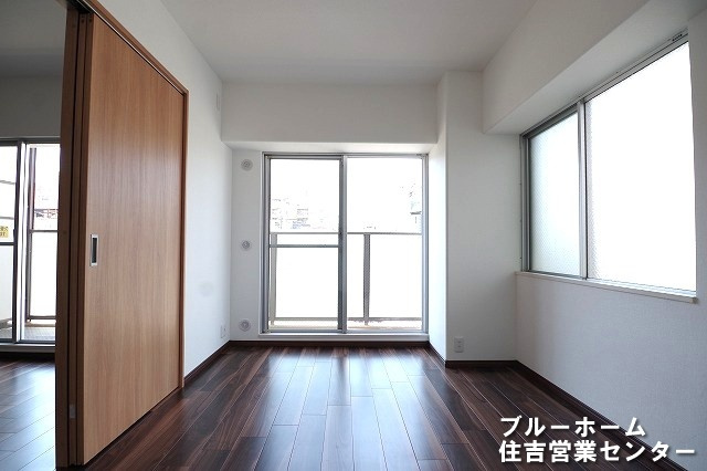 約6帖の洋室です！2面採光で明るいお部屋です！