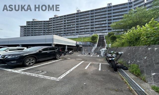 バイク置き場の空き状況については、お問い合わせ時に管理会社の方へ、その都度確認いたしますのでお気軽にお聞きください。