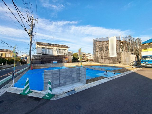ドラッグストア、郵便局、クリニック、図書館も徒歩10分圏内に揃います。