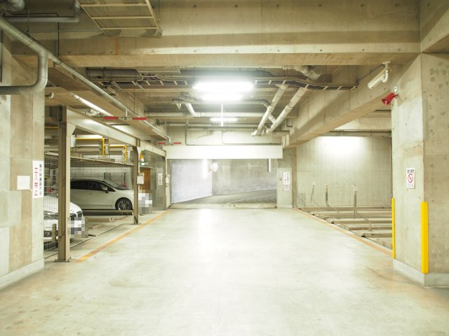 【駐車場】