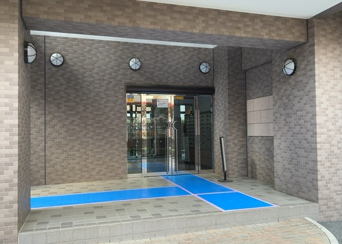 マンションのエントランスには、もともと風よけや防犯の役割がありますが、マンションによって宅配ボックスなどの設備が備わっている所もあります。日々の生活をイメージしながら生活しやすさをチェックしましょう。