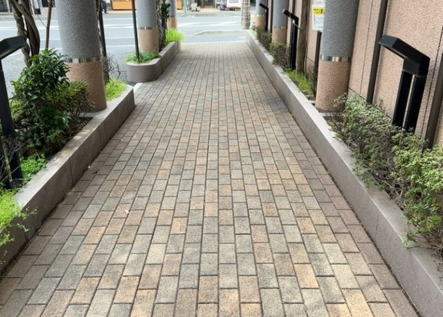 共用部分は、一棟の建物に住む区分所有者全員が共同で所有するとし、共用部分の管理、補修などは、区分所有者で形成される管理組合が行います。個人の判断で勝手に変更することはできませんので覚えておきましょう。