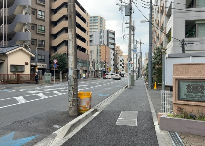 眺望を気にして物件を探す場合、前面に建物が建っていないか現地で確認しましょう！前面に建物があると景色はもちろん、日当たりや風通しにも影響が出てきます。住んだ時のことを想像しながら現地見学をしましょう。