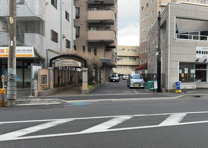 外観はマンション管理がされているかの目安になります。築年数が古いと、壁面は劣化してひび割れが生じることも！建物が古びていても細かいところが修繕されていると、きちんと管理されているなぁと感じるでしょう。