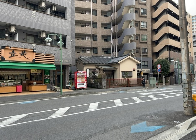 眺望の良さを楽しめるダイニングキッチンで家族団らんの時間を過ごしてはいかがでしょうか。バルコニーから見える景色を家族で眺める時間は、時間が経つのを忘れてしまいそうですね。是非、現地を見に行きましょう！