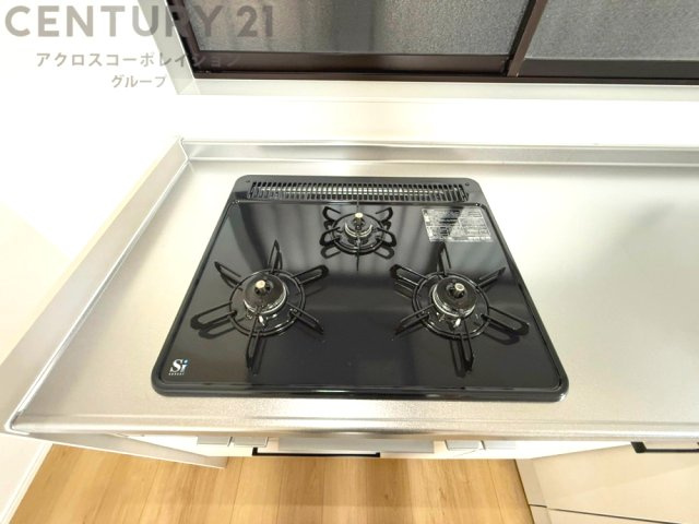 多数の調理器具を同時に使用でき、料理の効率化が可能。省エネで節約になり、様々な料理スタイルに適応できます。また、火力調整が独立しており、手入れや掃除もしやすく、今よりもっとお料理が楽しくなるかも。