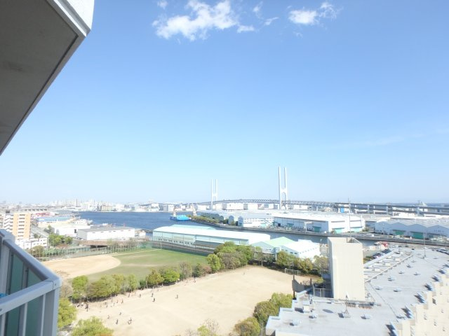 バルコニーより東南方向を望む