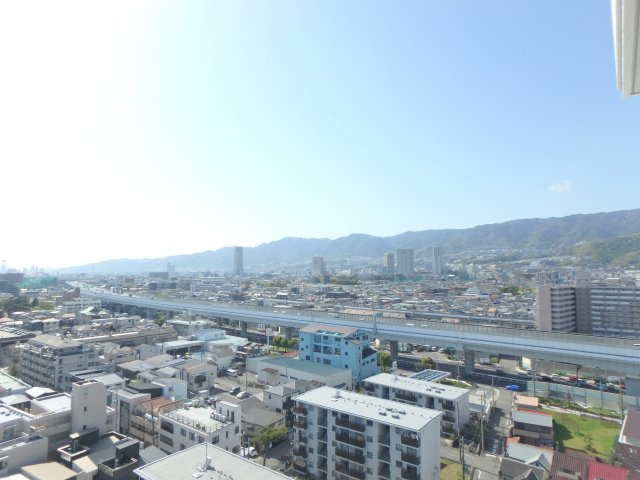 西側のバルコニーより北西方向を望む