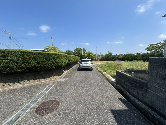 【前面道路含む現地写真】