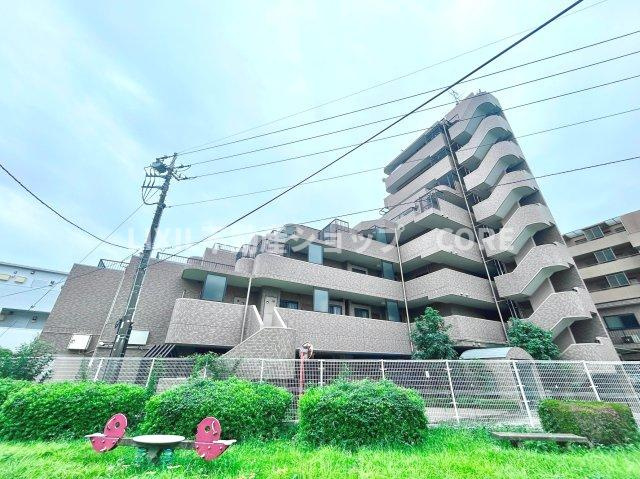 ご見学の際にはご自宅はもちろん、駅やご指定頂いた場所まで無料でお迎えに伺います。