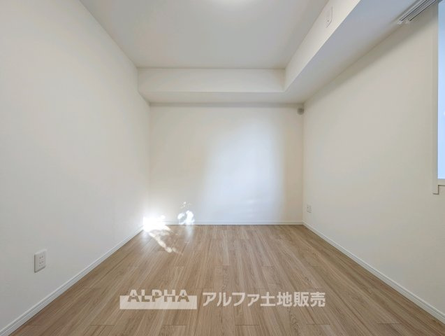 使い勝手のいい洋室です