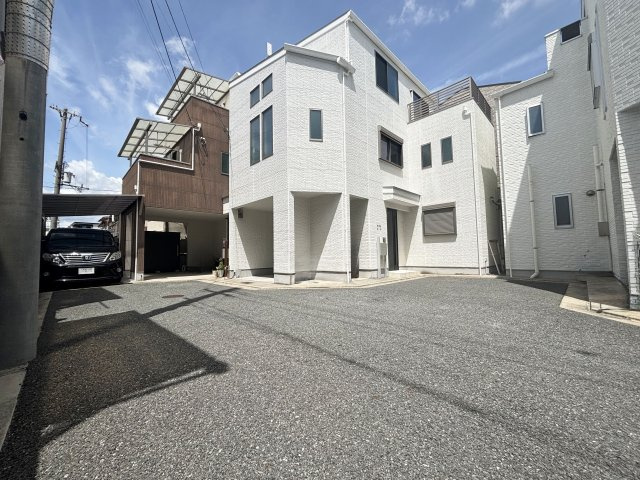 二方向が道路に面しており、住まいに開放感をもたらします！