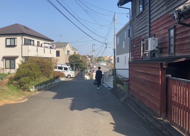 土地の地勢が高台の場合、景色を綺麗にみることができ、景色にこだわってお家探ししている方におすすめです！また平坦地よりも風通しがいいというメリットがあります。デメリットもあるので是非現地でご確認下さい。