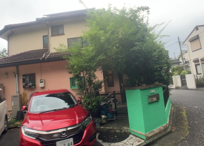 木造住宅とは土台、壁、柱など建築物の強度を支える構造体の材に木が使用されている構造を指します。構造体は建物の自重を支えるだけではなく風圧や水圧、積裁荷重などあらゆる衝撃に耐えるための基礎です。