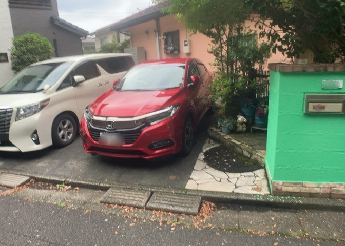 駐車場と明記されていても、最小スペースでつくられた駐車場だと大型車は駐車できなかったり、出入りしにくくなったりする可能性があります。お車のサイズと購入したい物件の駐車場のサイズを現地で確認しましょう。