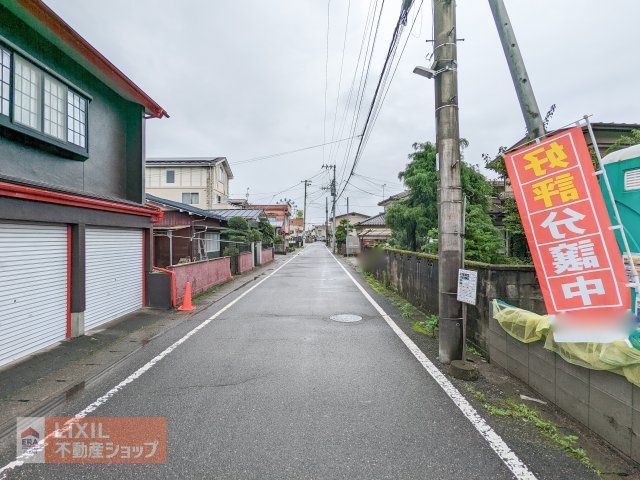 【運転が苦手な方も安心】　見通しが良く開放感のある前面道路。毎日の出し入れもストレスなく行えます。