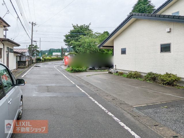【運転が苦手な方も安心】　見通しが良く開放感のある前面道路。毎日の出し入れもストレスなく行えます。