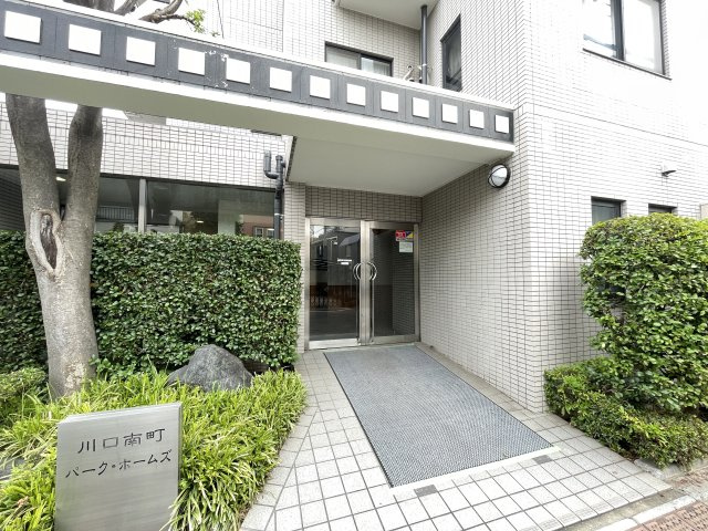 マンションの顔でもある、高級感漂うエントランス。　