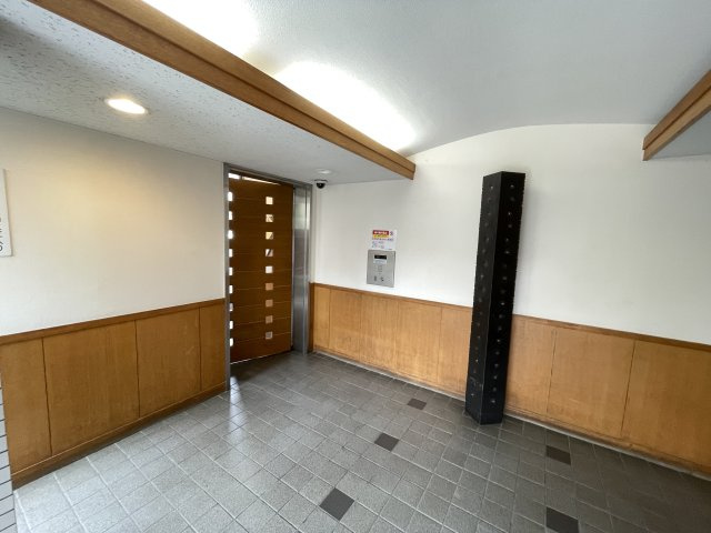 明るく広々としたエントランスが迎えてくれます。　