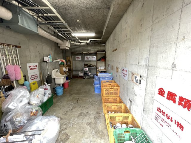 敷地内にゴミ捨て場もあり、忙しい朝も安心です。　