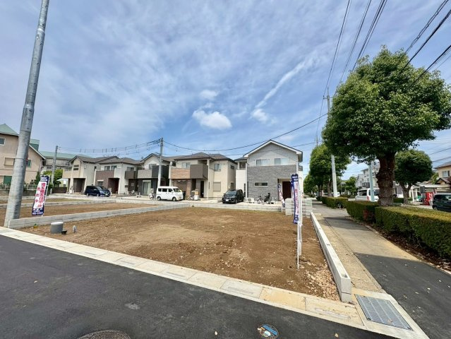A区画　バス停から徒歩4分！閑静な住宅地、角地！花田小学校まで徒歩2分(約160ｍ)お子様の通学は安心！スーパーマルサン越谷花田店徒歩5分(350ｍ)お買い物は近くて便利！お気軽にお問い合わせください