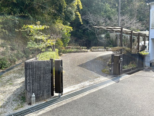 広い敷地ならではのお庭空間。お子様やペットとの時間も楽しめます。