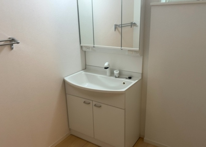 洗面化粧台では顔を洗ったり、身だしなみを整えることが本来の使い方ですが、用途によっては洗面化粧台に求められる機能が違ってくるため、ご自身や家族のライフスタイルに合ったものを選ぶことをおすすめ致します。