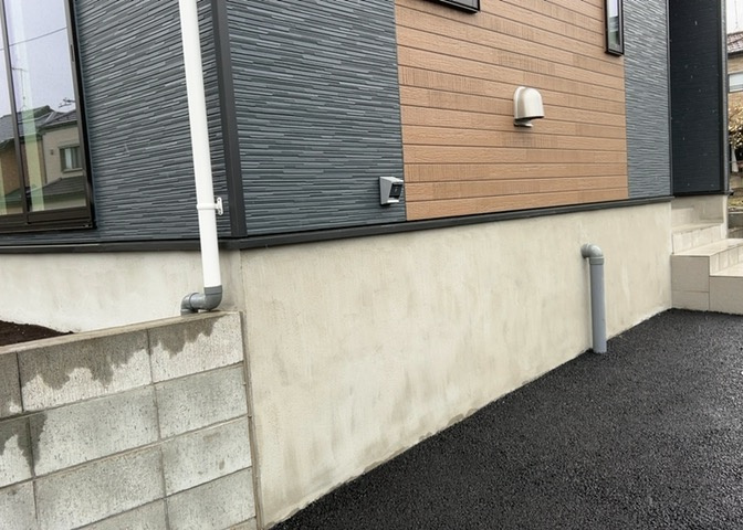木造住宅とは土台、壁、柱など建築物の強度を支える構造体の材に木が使用されている構造を指します。構造体は建物の自重を支えるだけではなく風圧や水圧、積裁荷重などあらゆる衝撃に耐えるための基礎です。