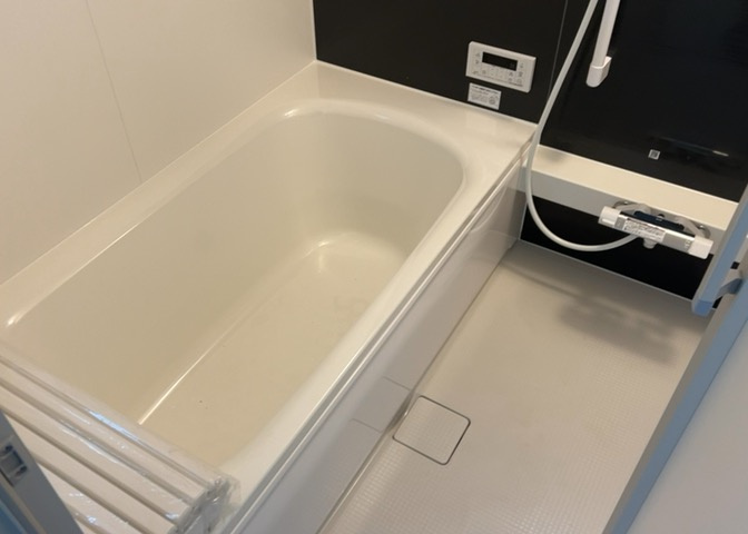 入浴時の快適さも大事なことですが、綺麗な状態を維持できなければ気持ちよく入浴できません。毎日の掃除が楽という点は大事なポイントになります！カビが生えにくく掃除がしやすい、壁や浴槽を選ぶといいでしょう。
