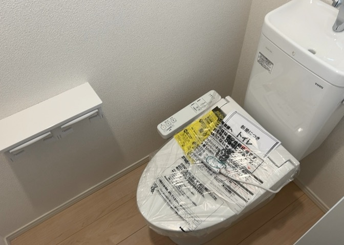 トイレは大きさや形、機能、抗菌性などが異なる多種多彩なタイプが各メーカーから出ています。それぞれに良さがあるため、事前にどういったタイプのトイレがいいのかをご家庭内で決めて、内見に行くといいでしょう。