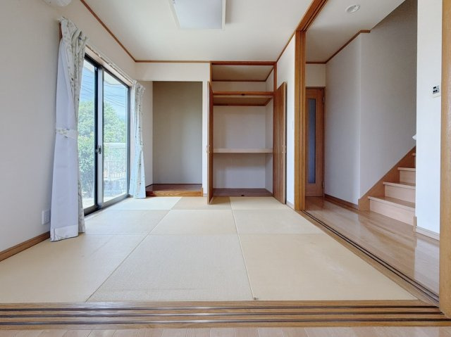 ■和室｜「続き間の和室」は子育て世代にこそ適しています。お子様のお昼寝スペースや、洗濯物をたたむのに便利です。客間やリビングの延長としても使えます。