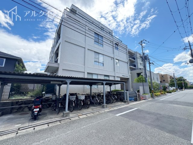 鉄骨造地上5階建て