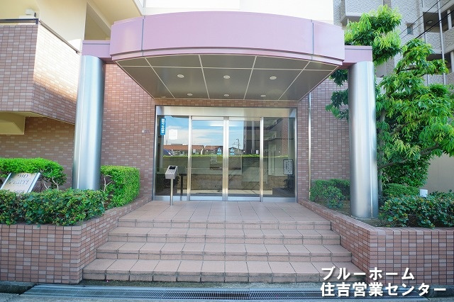 重厚感のあるエントランスです！