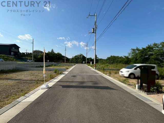 阪急オアシス、ドラッグストア、などがあり、徒歩や車で短時間で生活必需品が揃います。