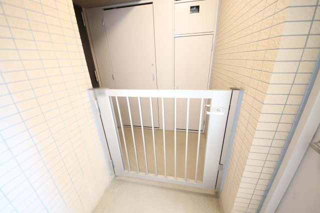 戸建て感覚で暮らせる玄関ポーチが嬉しいポイント