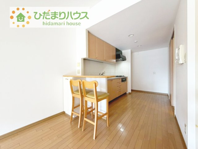 リビングを見渡せるキッチンはお子様を見ながらでも料理が出来て安心ですね☆
